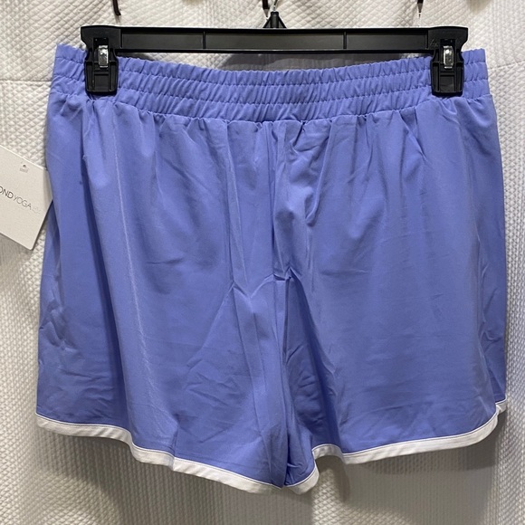 Go Retro Short in Periwinkle Cloud & True White
Beyond Yoga - Picture 8 of 11